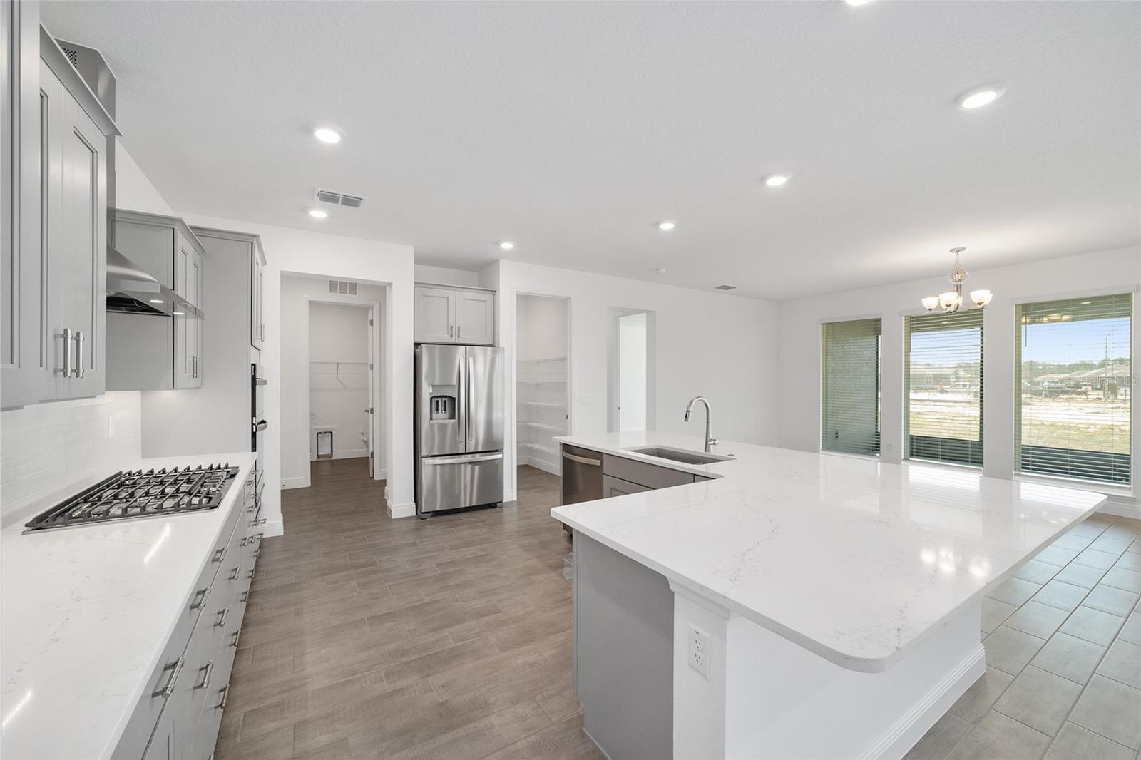 ON TOP OF THE WORLD - Residential