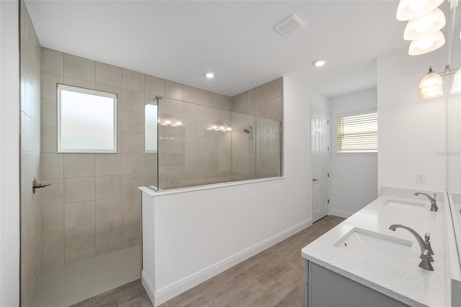 ON TOP OF THE WORLD - Residential