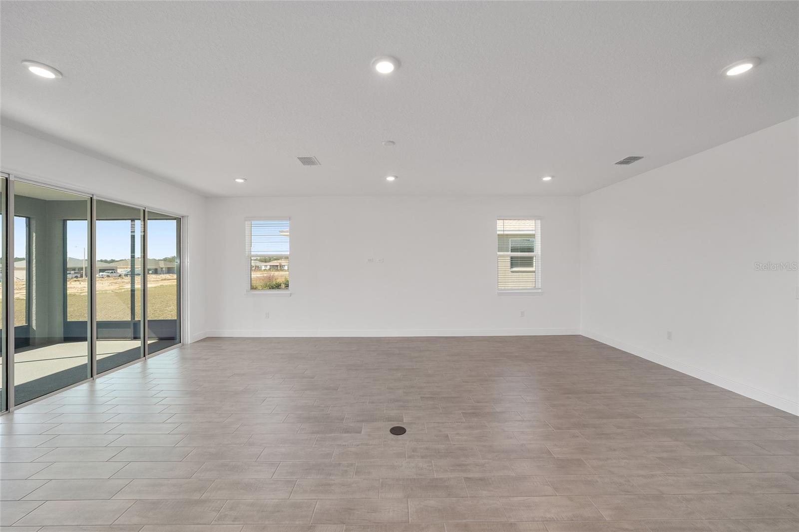 ON TOP OF THE WORLD - Residential