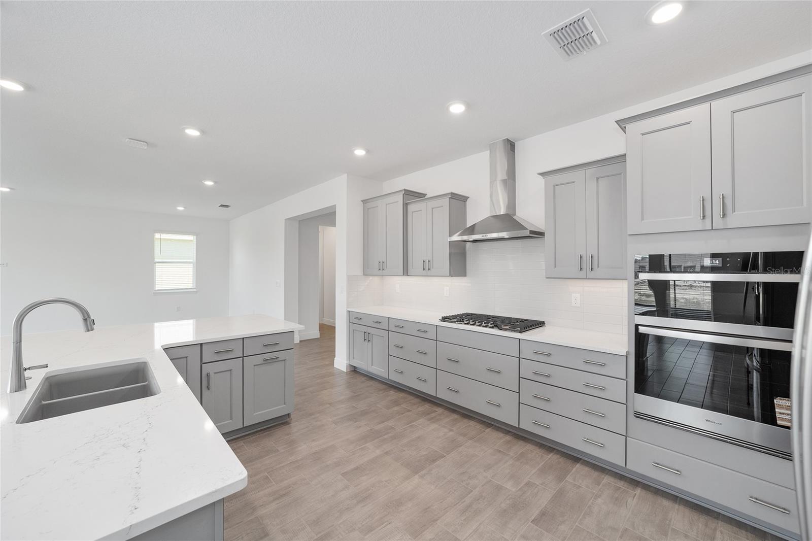 ON TOP OF THE WORLD - Residential