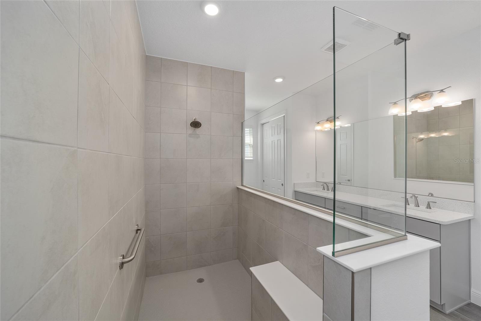 ON TOP OF THE WORLD - Residential