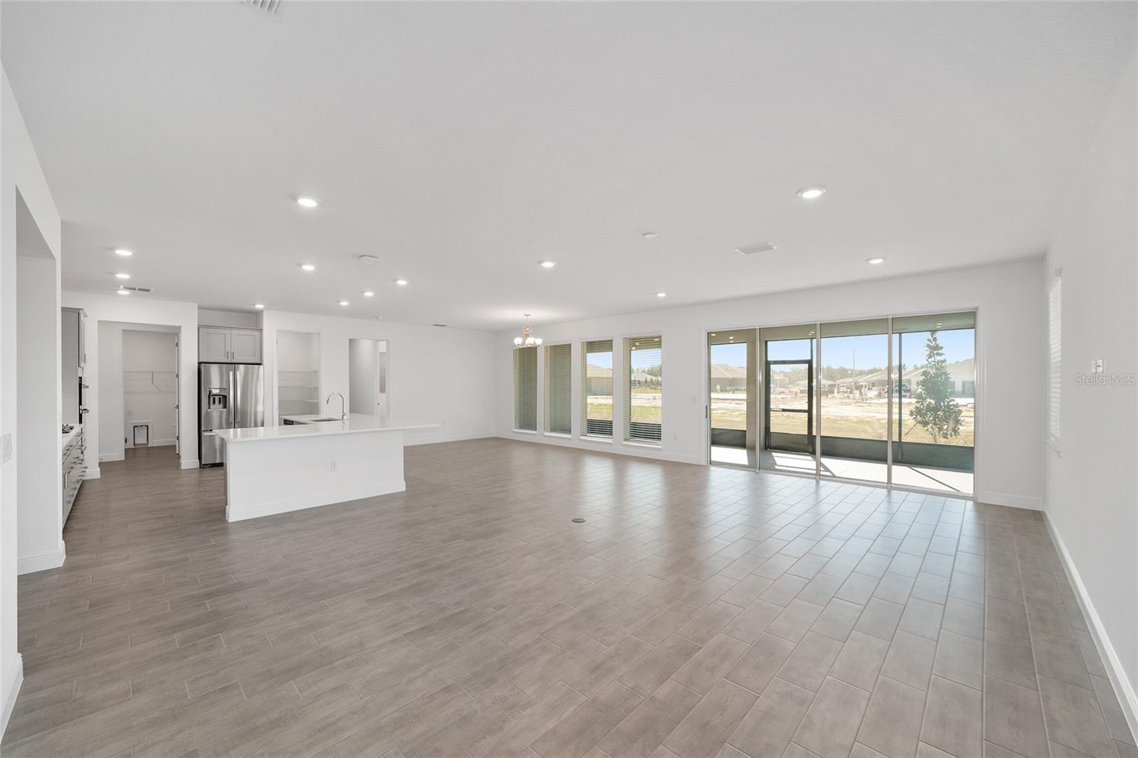 ON TOP OF THE WORLD - Residential