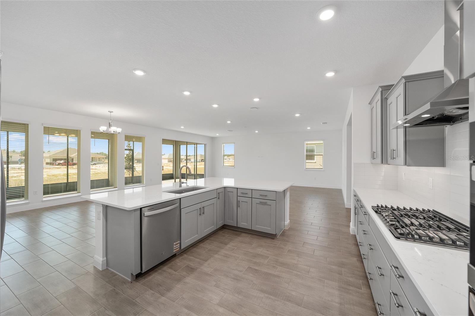 ON TOP OF THE WORLD - Residential