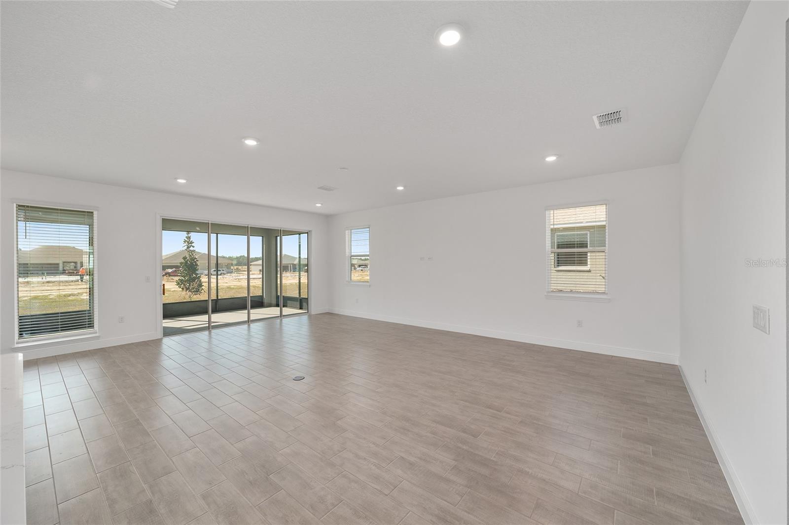 ON TOP OF THE WORLD - Residential