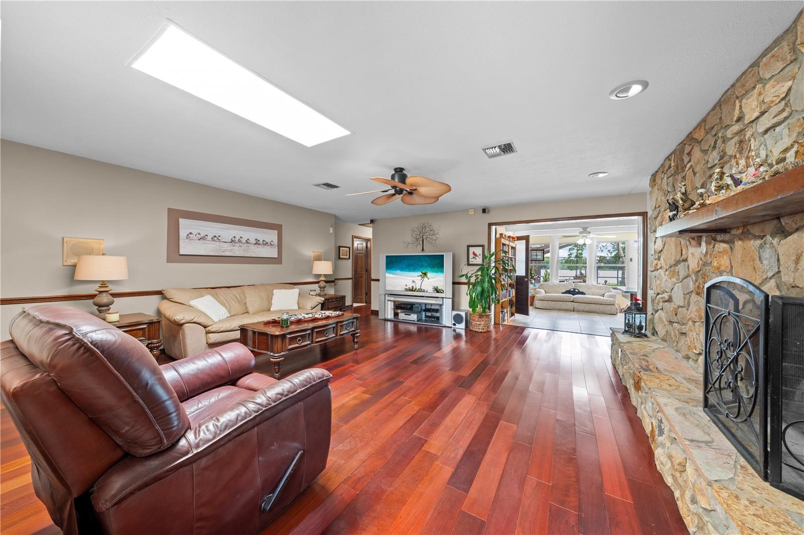 BAY LAKE ESTATES - Residential