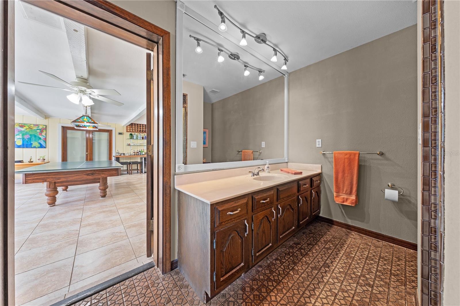 BAY LAKE ESTATES - Residential