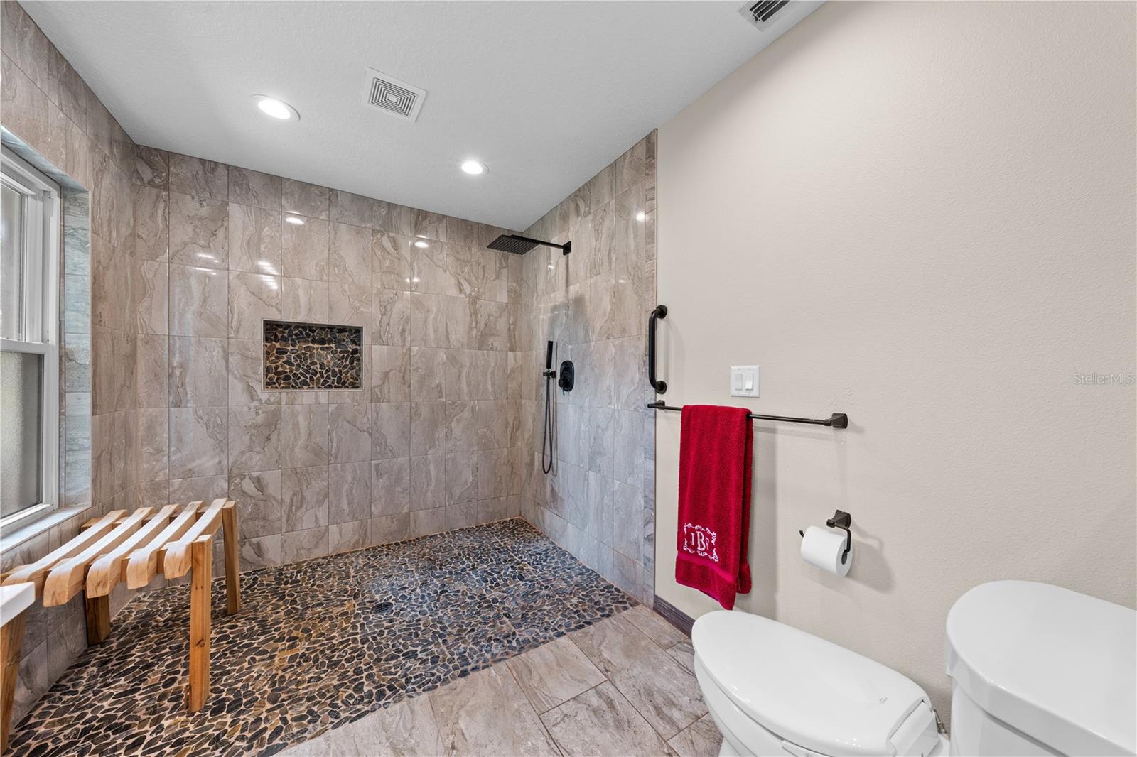 BAY LAKE ESTATES - Residential