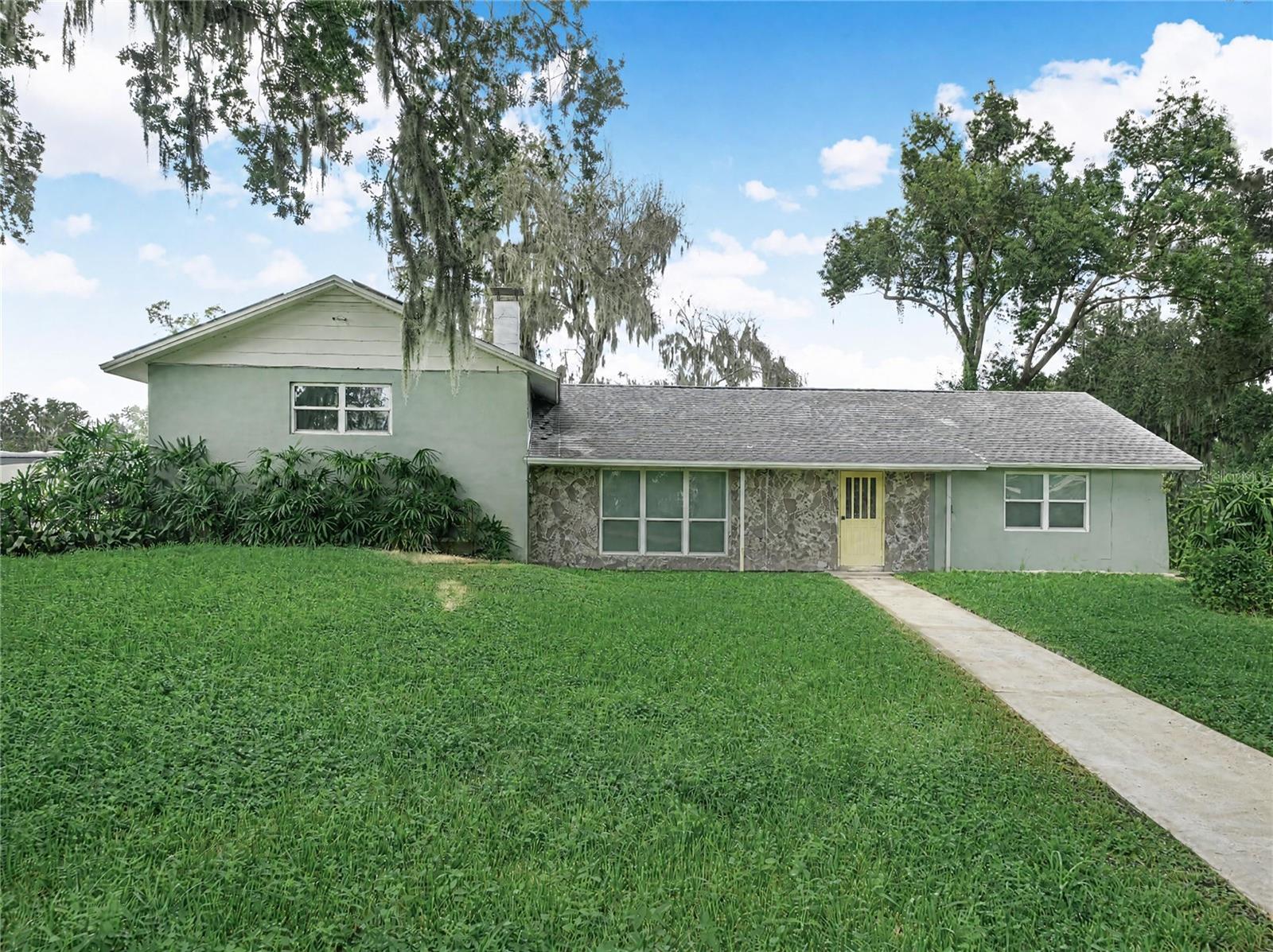 3102 THONOTOSASSA ROAD