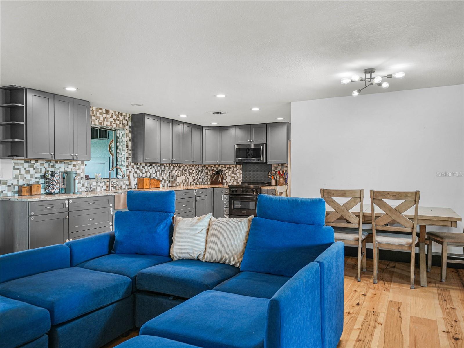 3102 THONOTOSASSA ROAD
