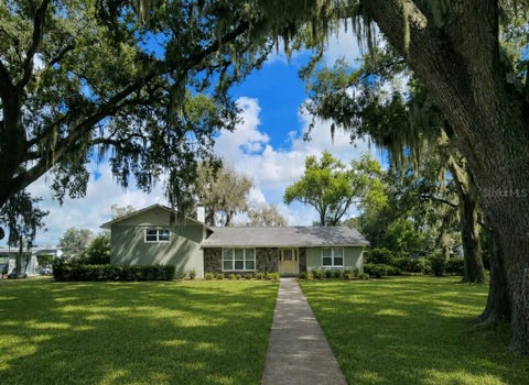 Photo of 3102 Thonotosassa Road, Plant City, FL 33565 (MLS # P4939791)