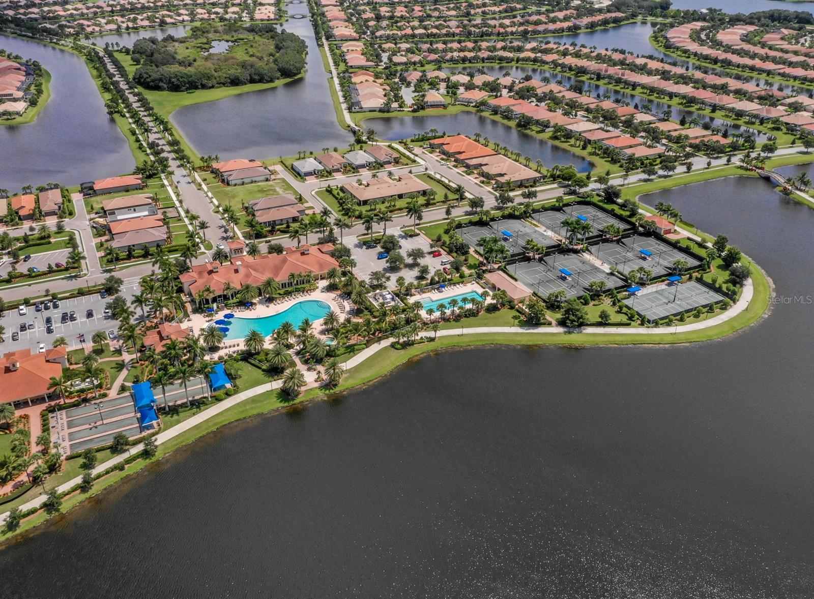 ISLANDWALK/THE WEST VILLAGES P - Residential