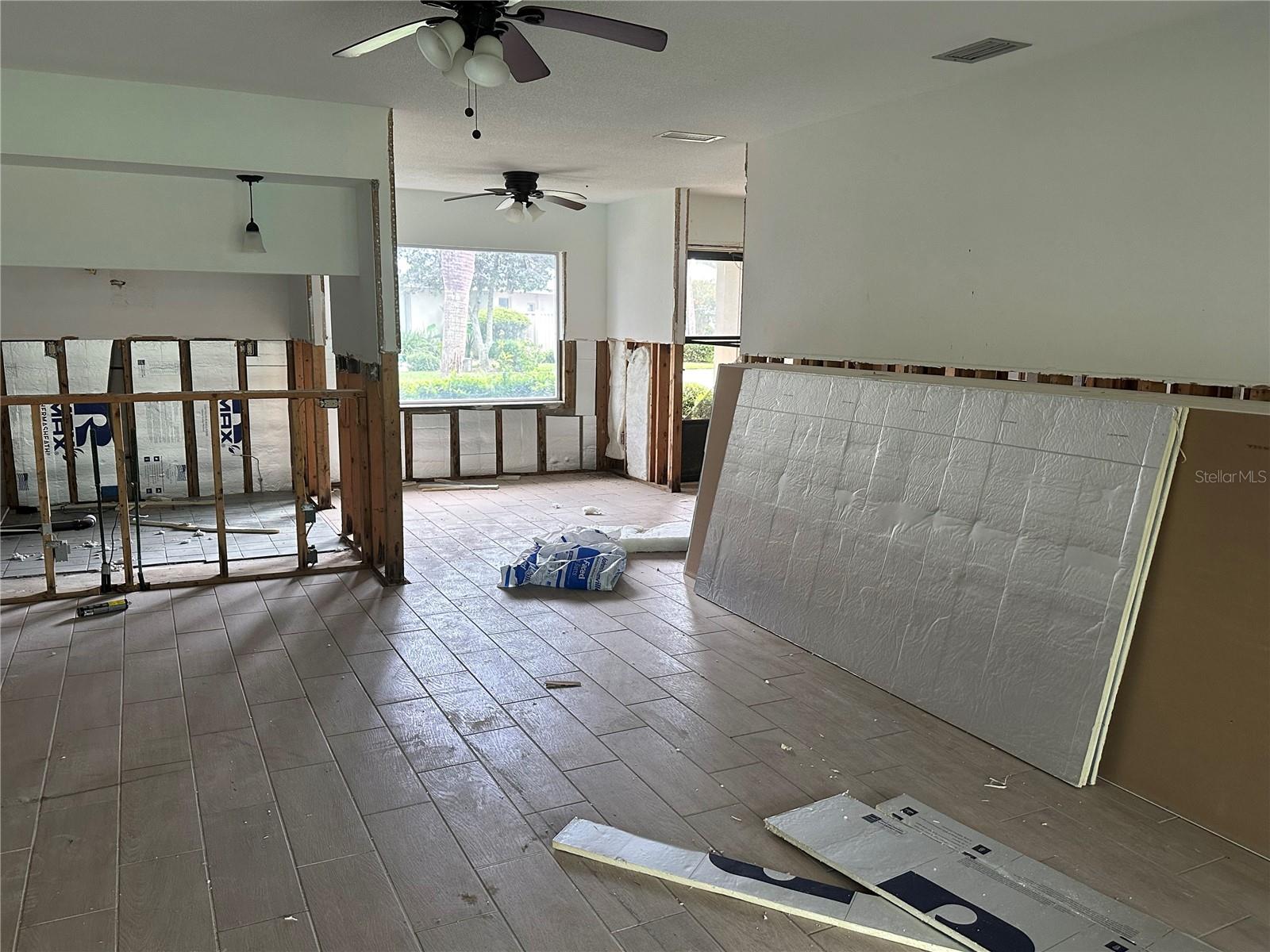 1233 N EGRET POINT 125