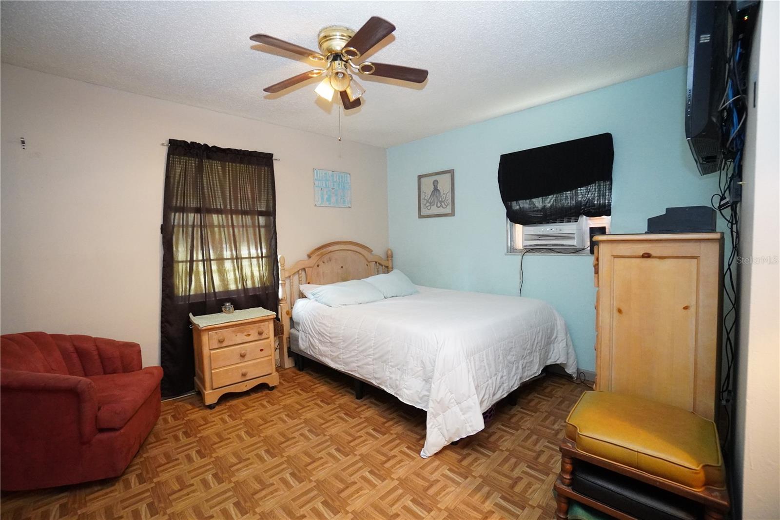 ROYAL OAKS RETREATS - Residential