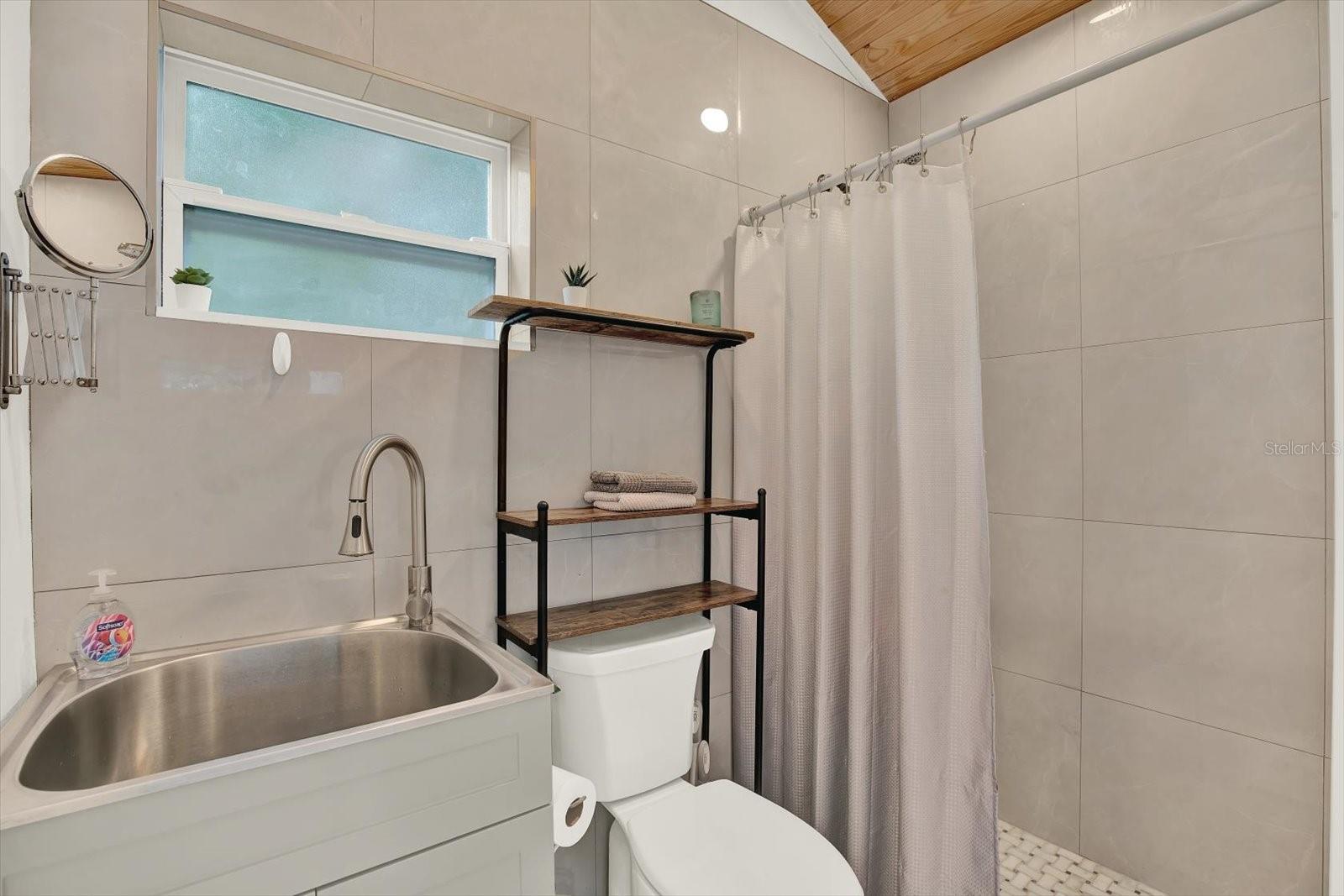 ALLENDALE TERRACE BLKS A-B-1-2-3-4-5-6 - Residential