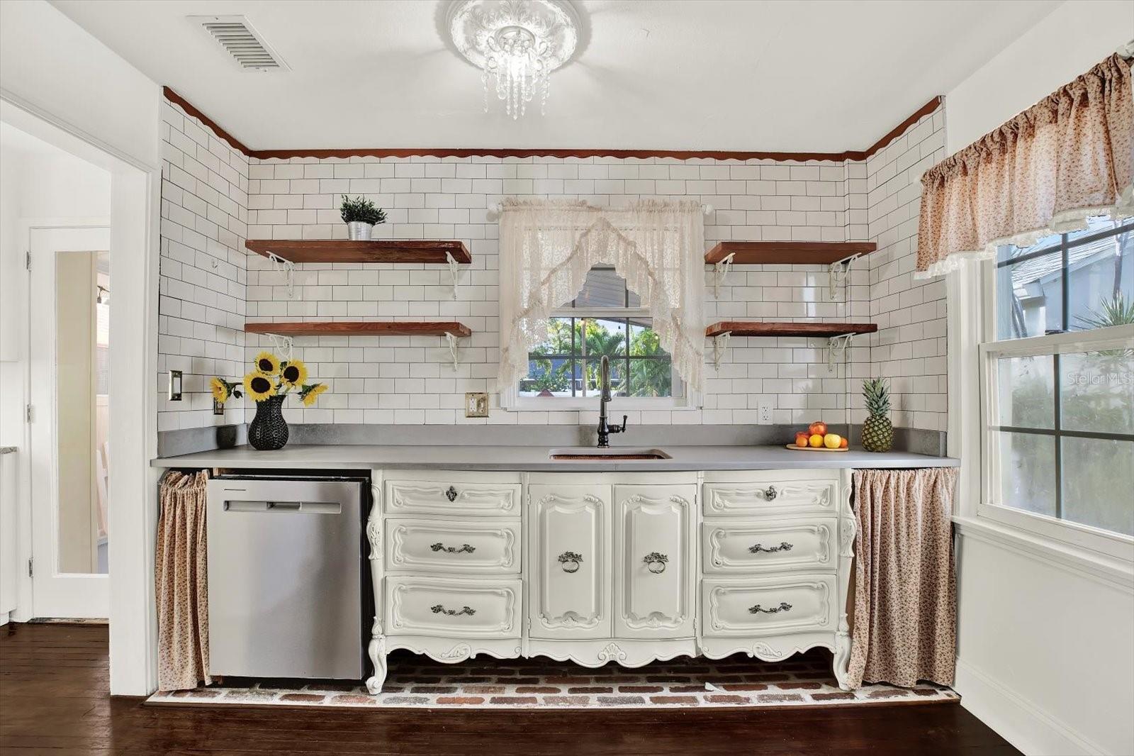 ALLENDALE TERRACE BLKS A-B-1-2-3-4-5-6 - Residential