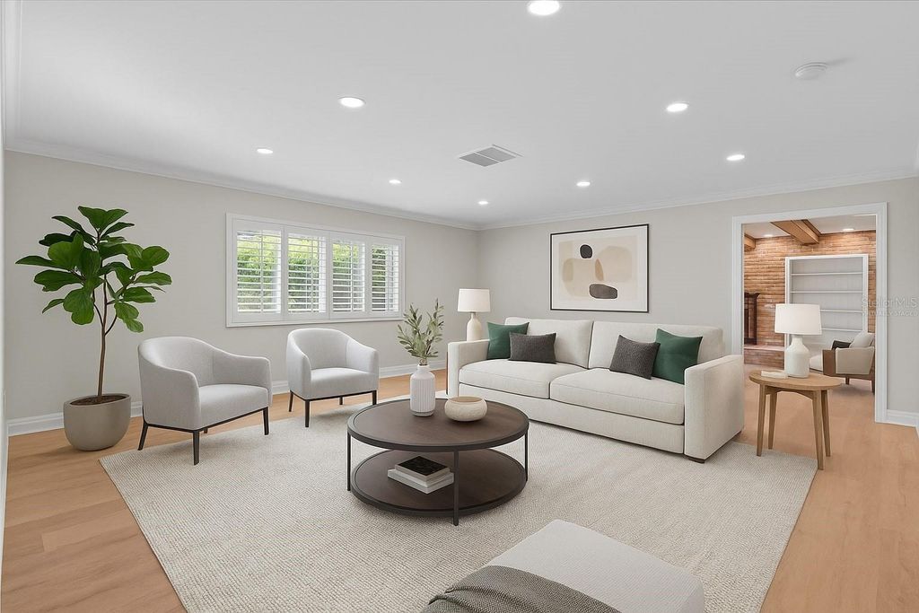 Photo of 810 S West Shore Boulevard, Tampa, FL 33609 (MLS # TB8462736)