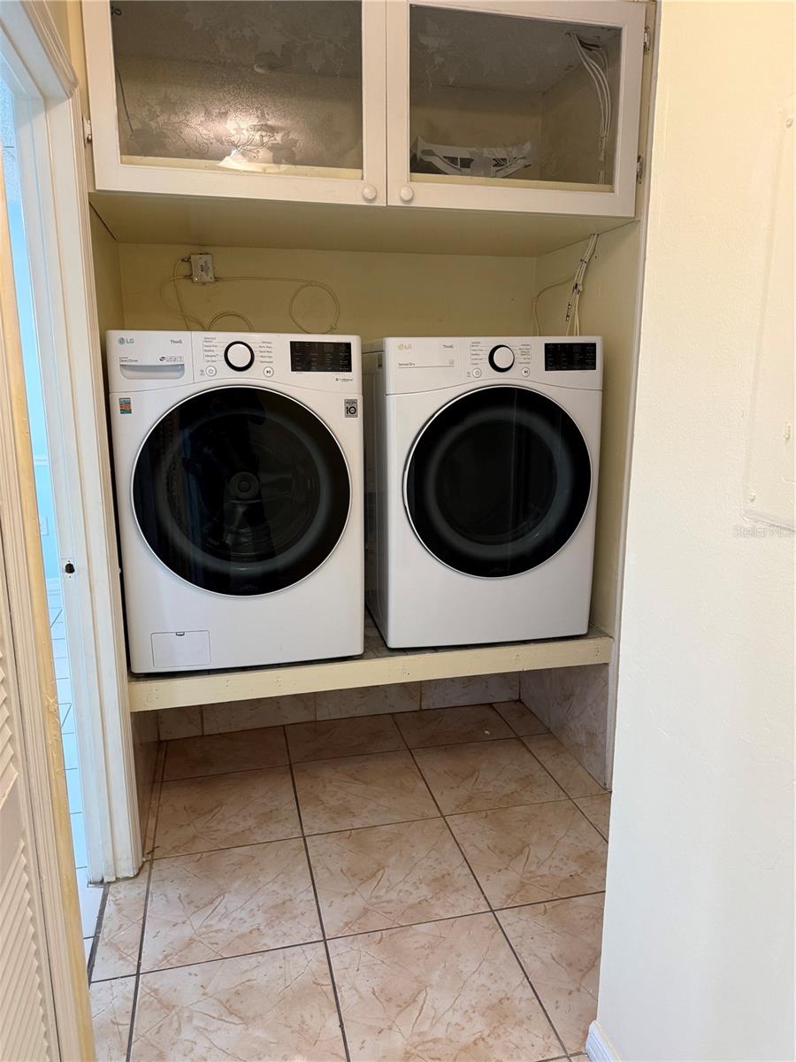 A D APTS A CONDO - Residential