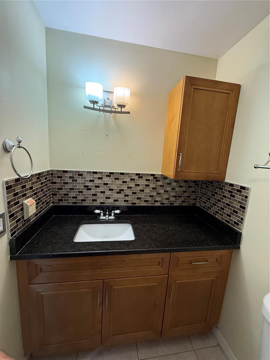 A D APTS A CONDO - Residential