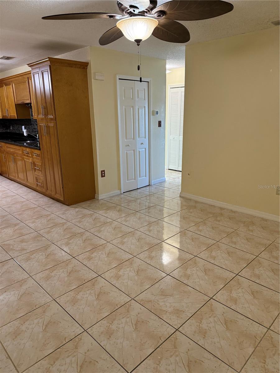 A D APTS A CONDO - Residential