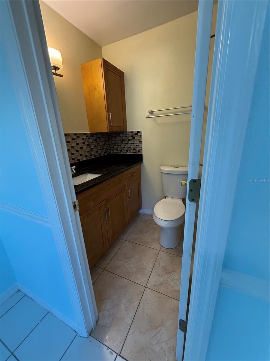 A D APTS A CONDO - Residential