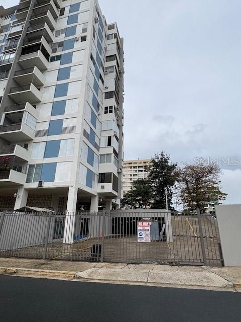 274 CALLE URUGUAY COND TORRE ALTA 803