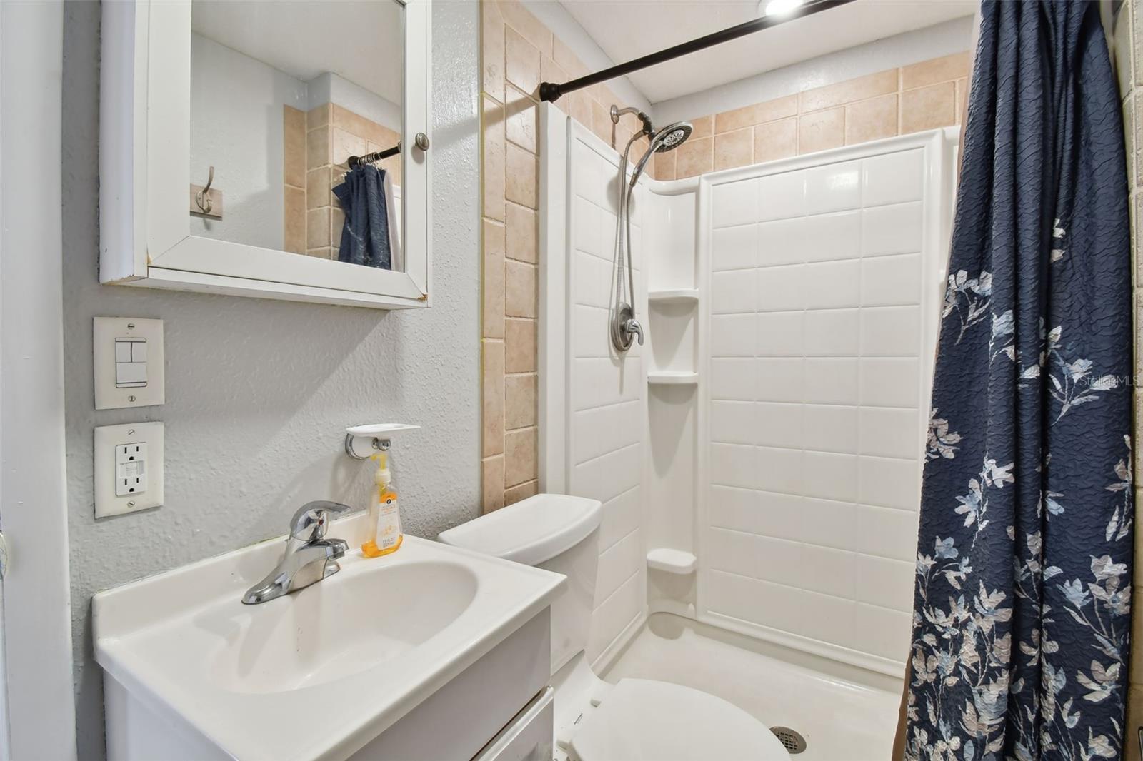 ANONA GROVES - Residential