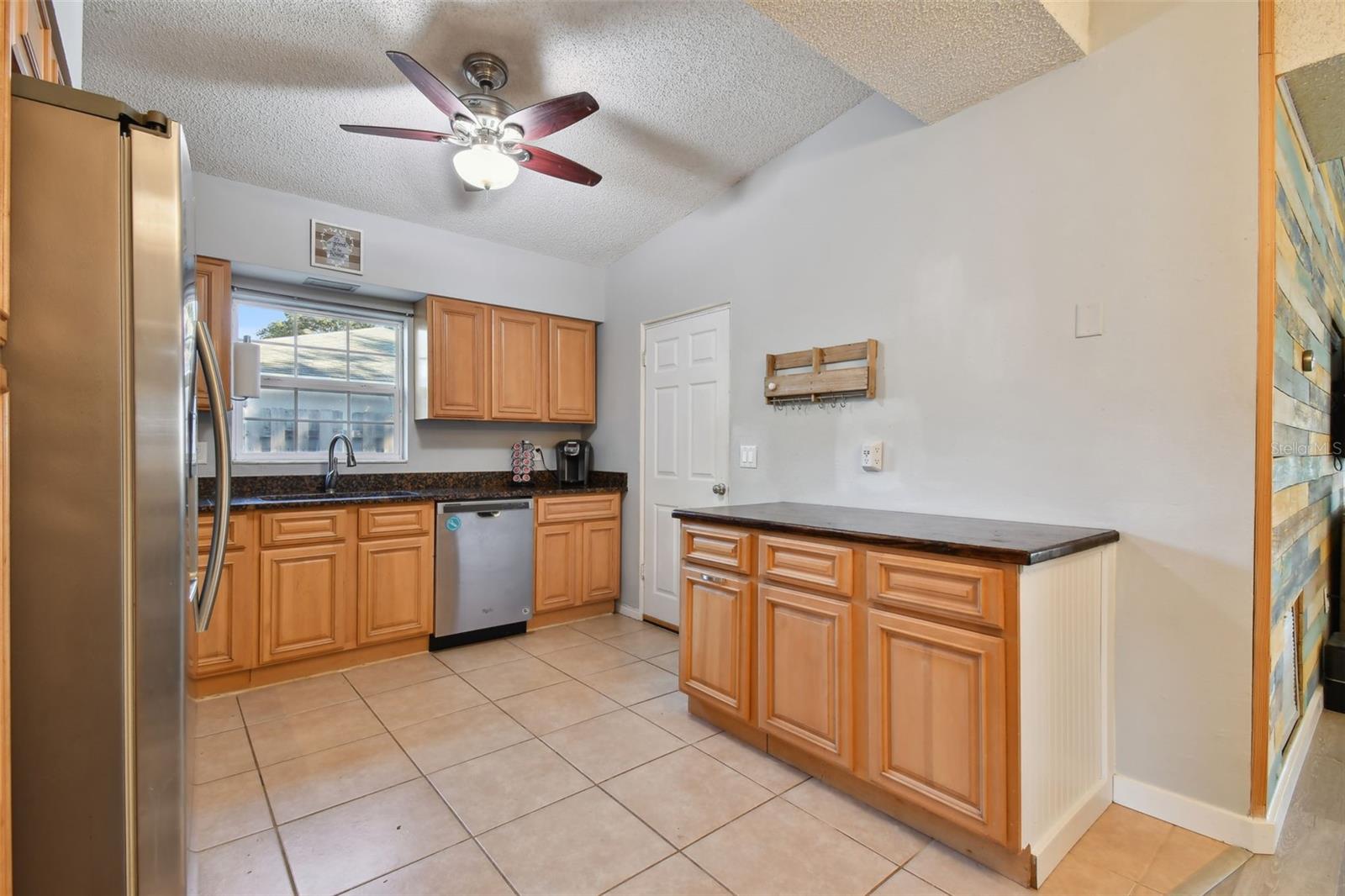 ANONA GROVES - Residential