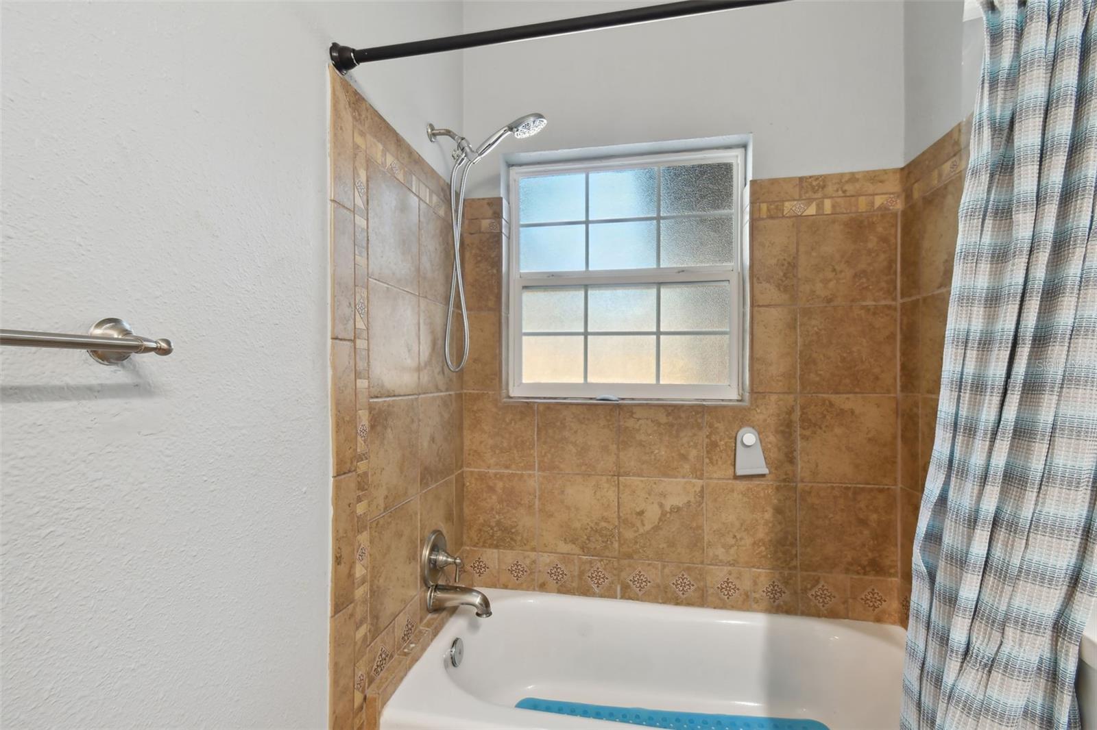 ANONA GROVES - Residential