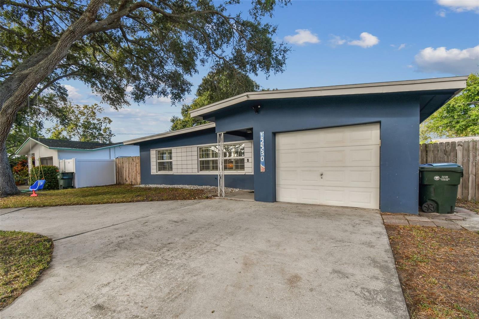 ANONA GROVES - Residential