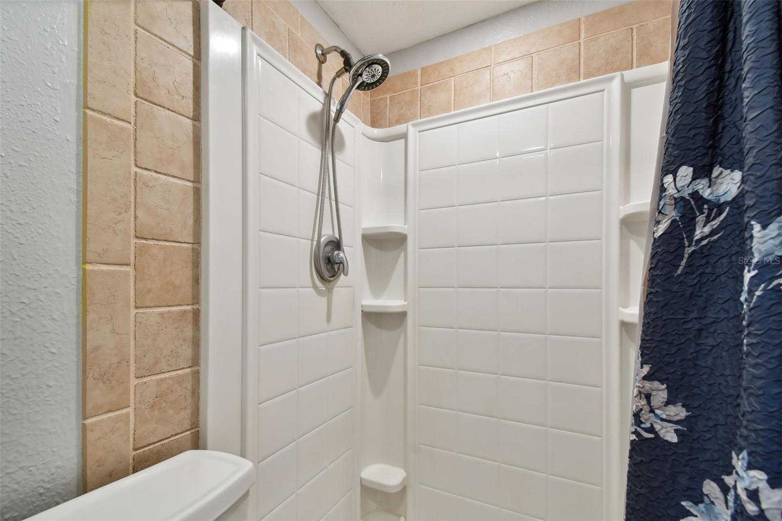 ANONA GROVES - Residential