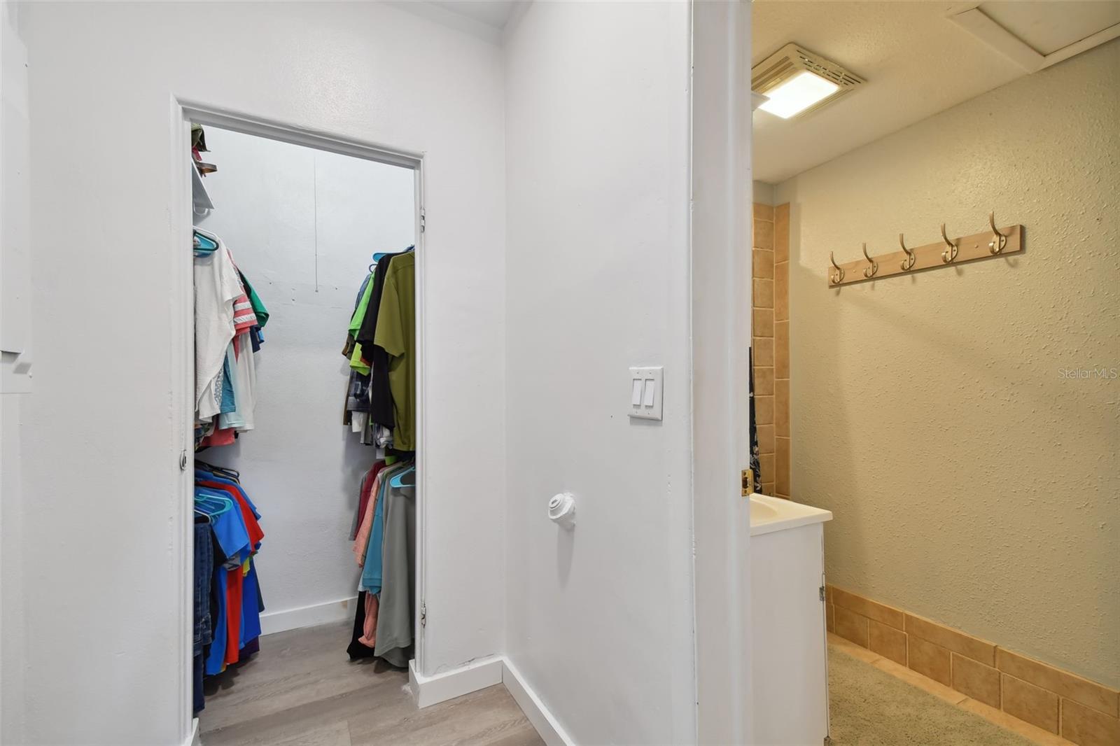 ANONA GROVES - Residential