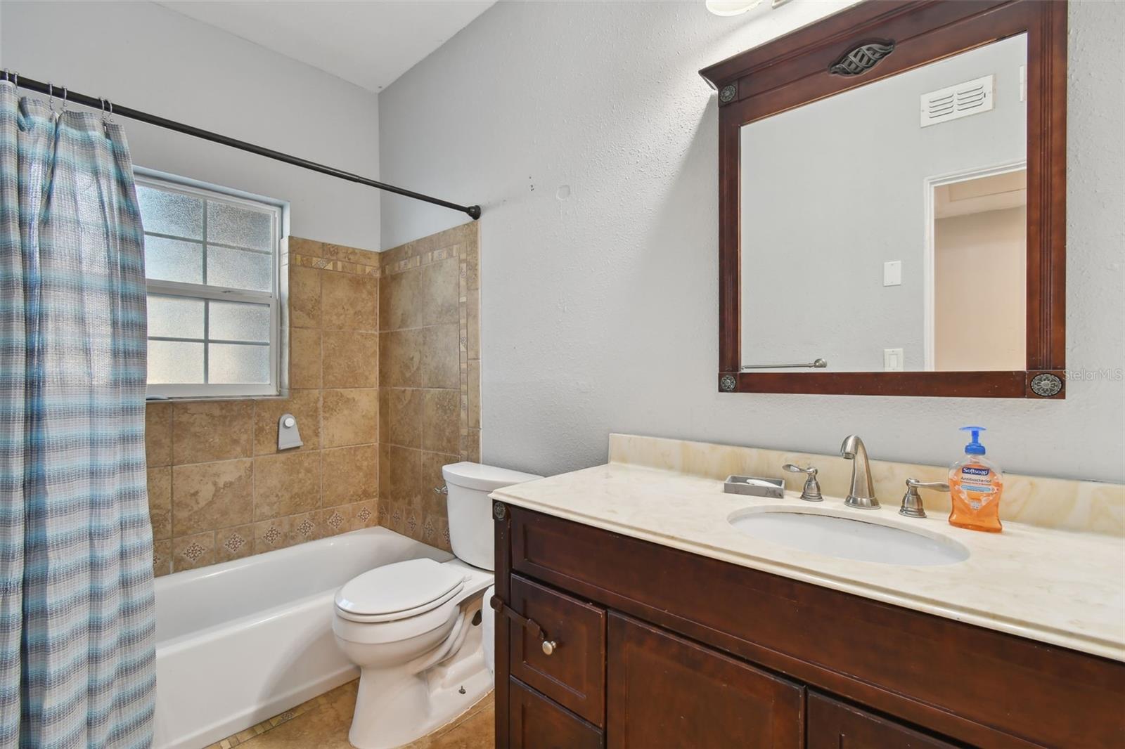 ANONA GROVES - Residential