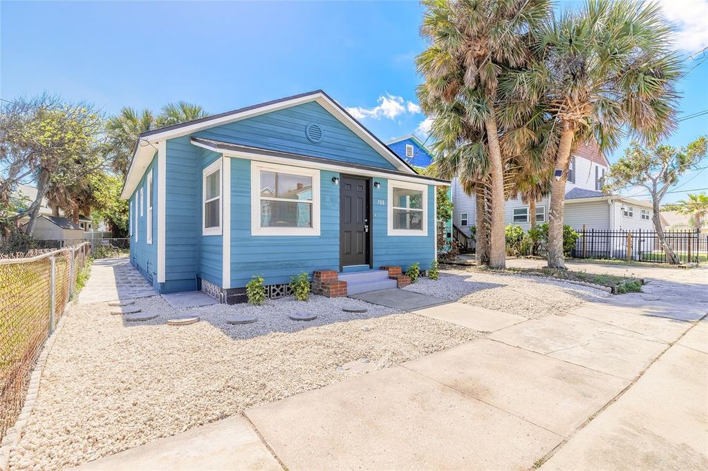 Photo of 708 Davis Street, Daytona Beach, FL 32118 (MLS # V4947736)