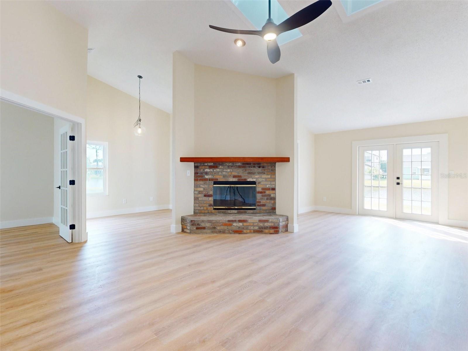 PINE ISLAND PH 02 - Residential