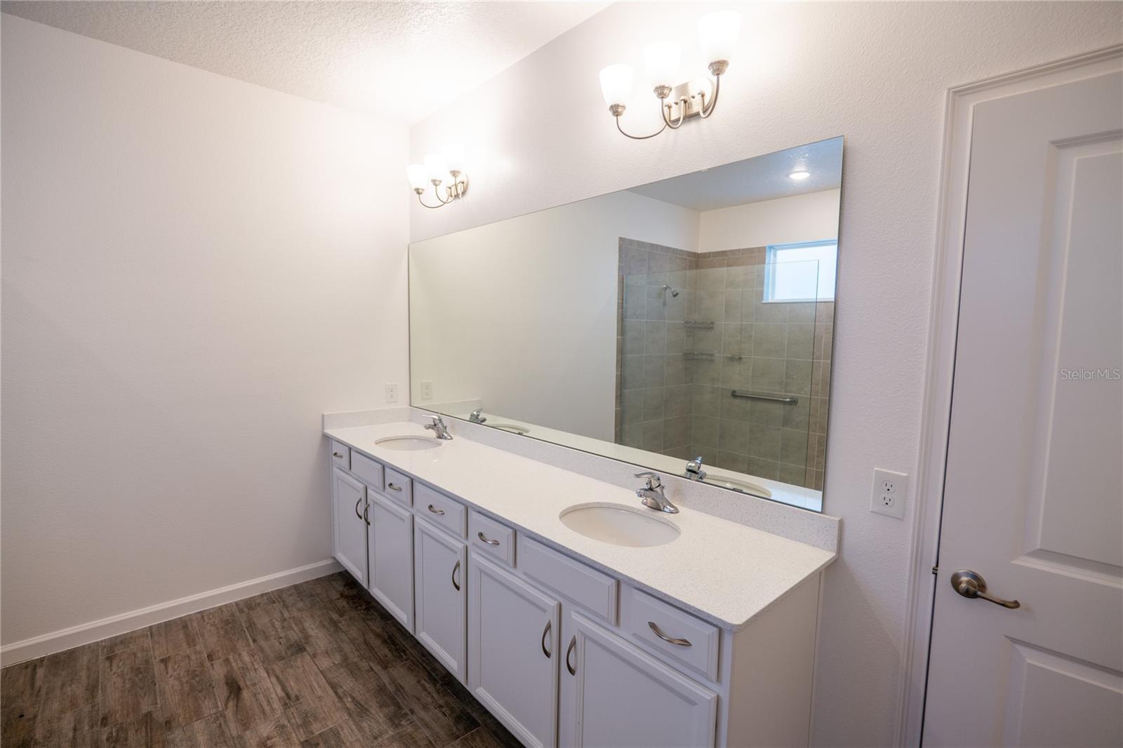 SUMMERBROOKE - Residential