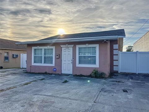 A home in WINTER HAVEN