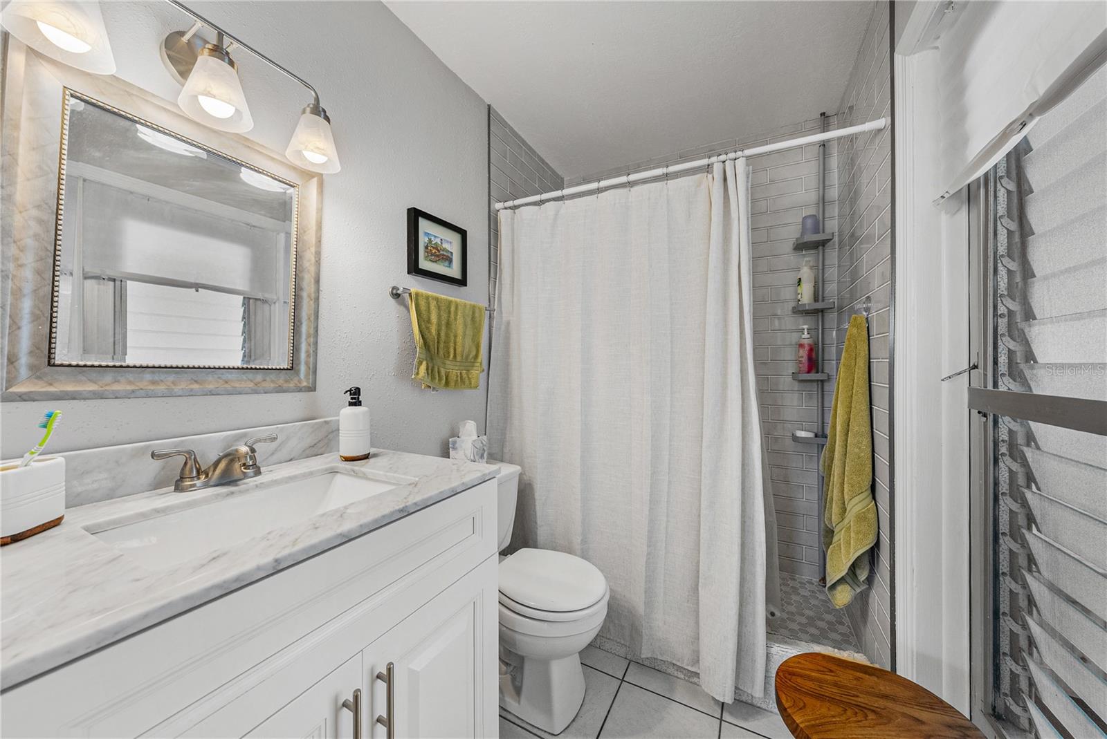 APOLLO BEACH UNIT 08 A RESUBDI - Residential