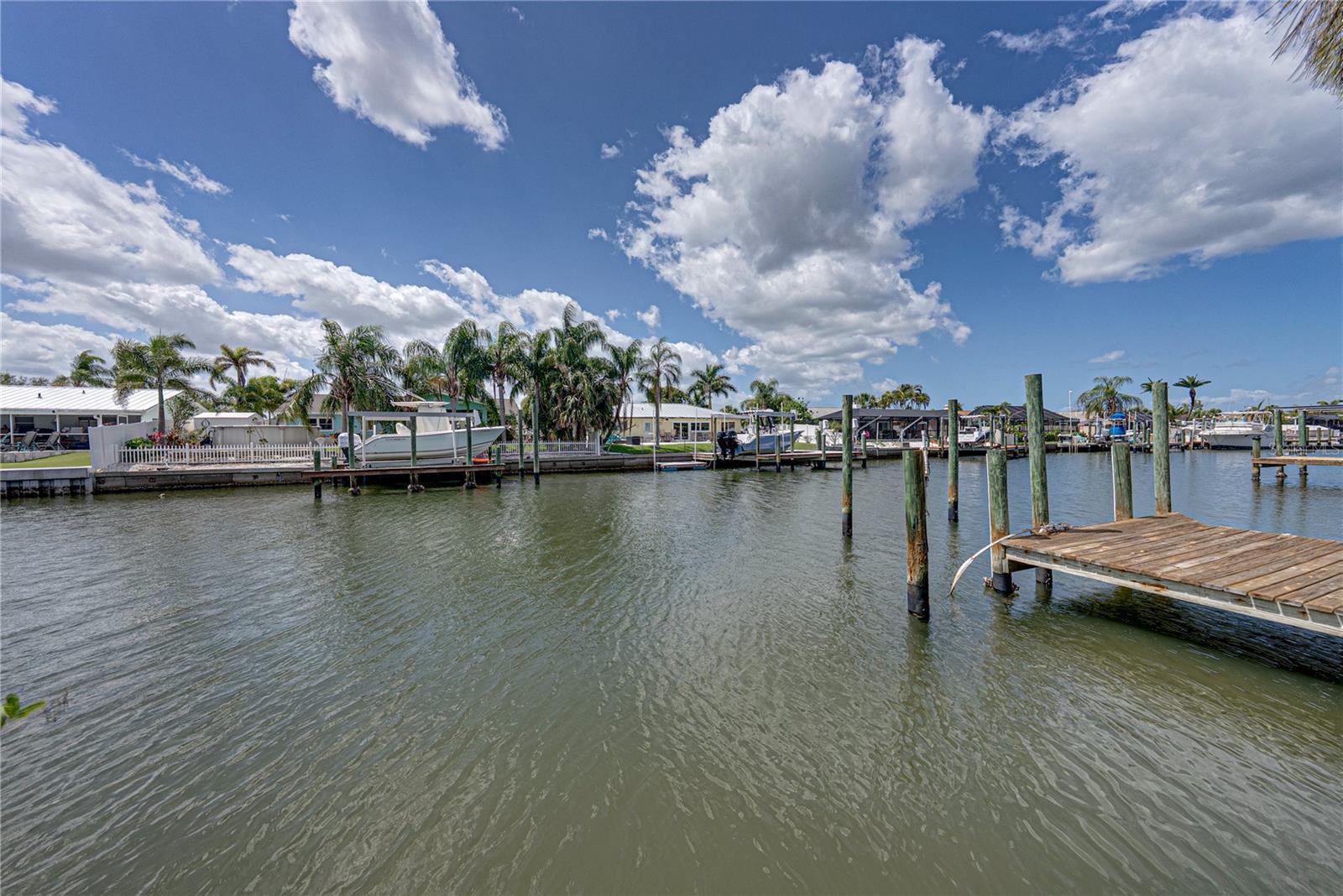 APOLLO BEACH UNIT 08 A RESUBDI - Residential