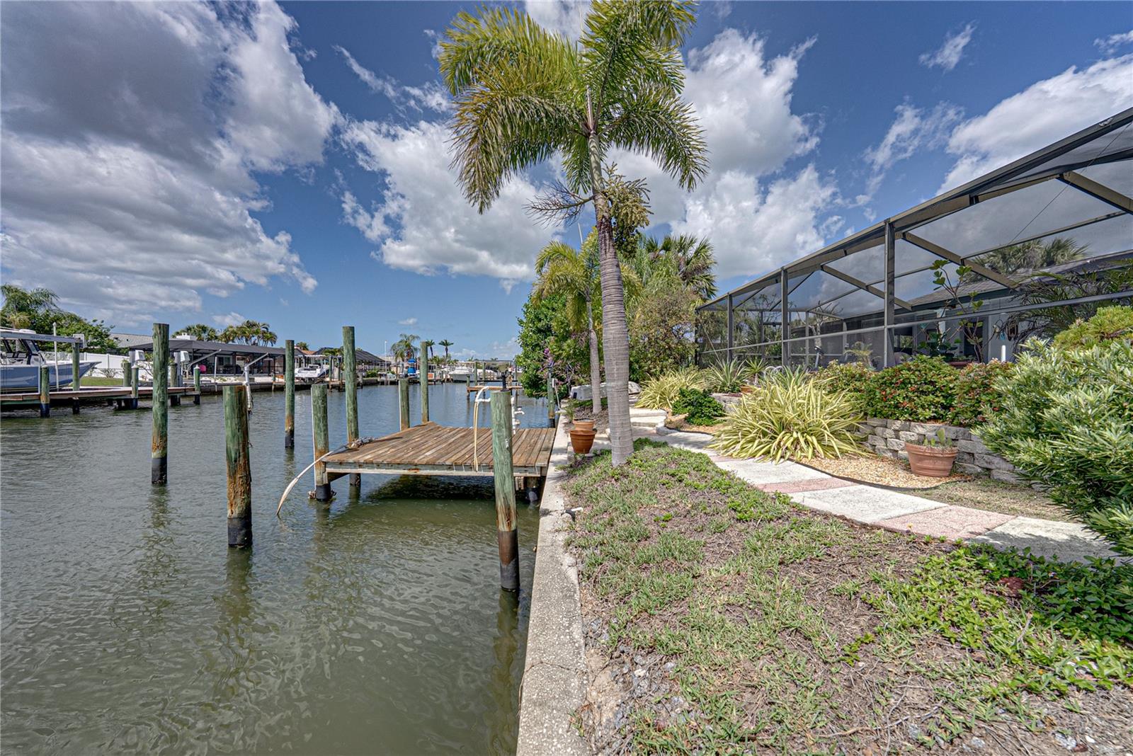 APOLLO BEACH UNIT 08 A RESUBDI - Residential