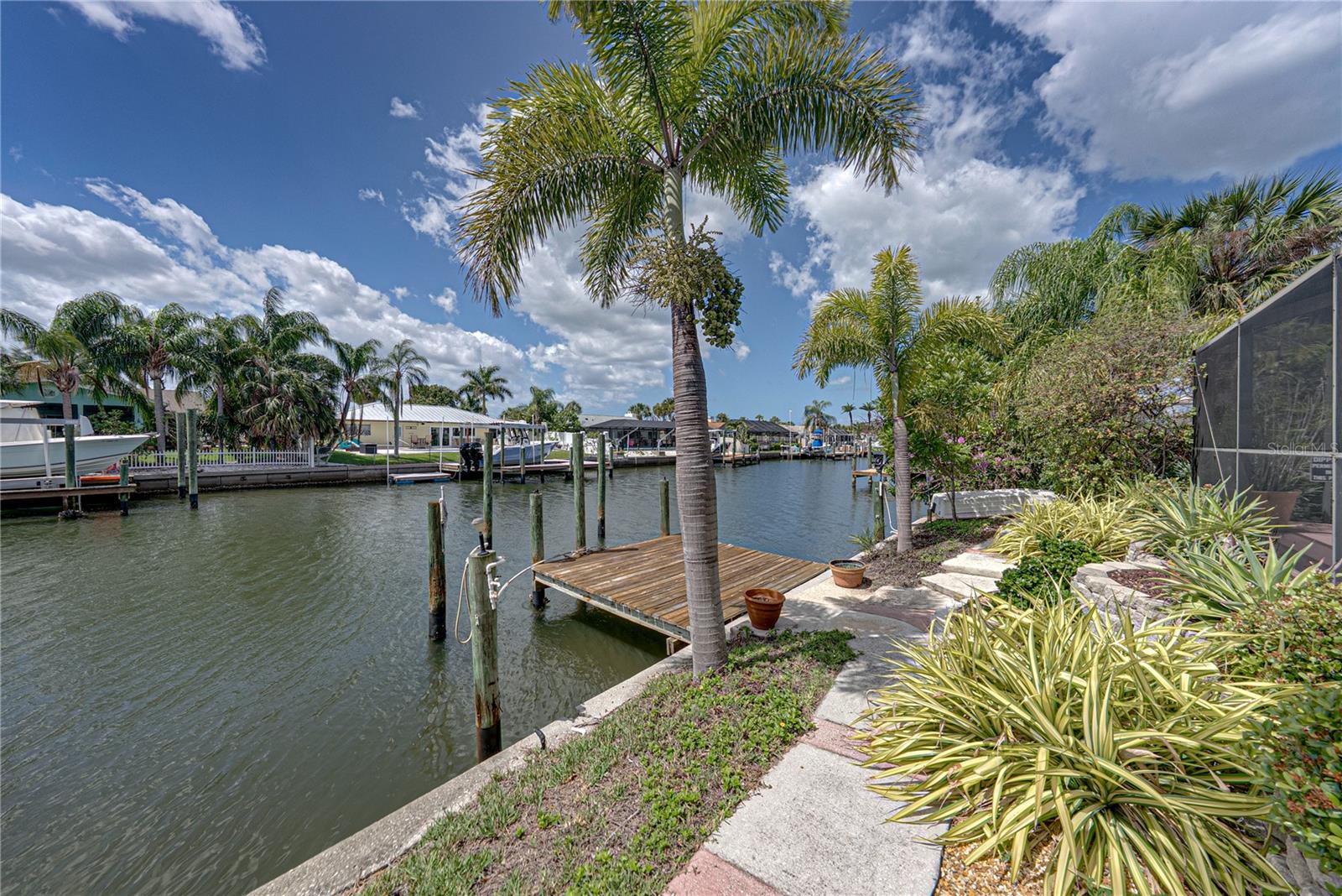 APOLLO BEACH UNIT 08 A RESUBDI - Residential