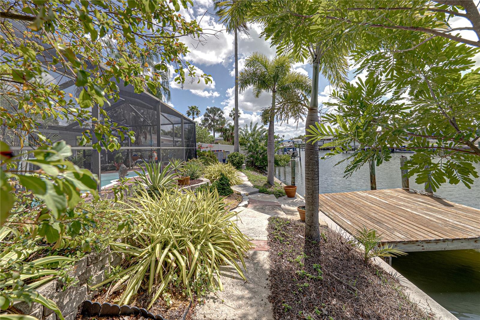 APOLLO BEACH UNIT 08 A RESUBDI - Residential