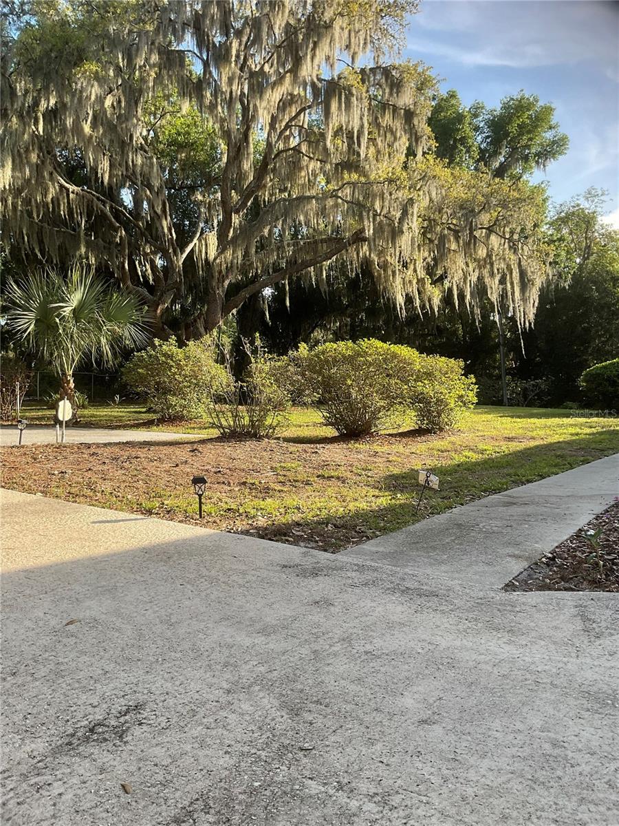 ARROWHEAD LAKES - Residential