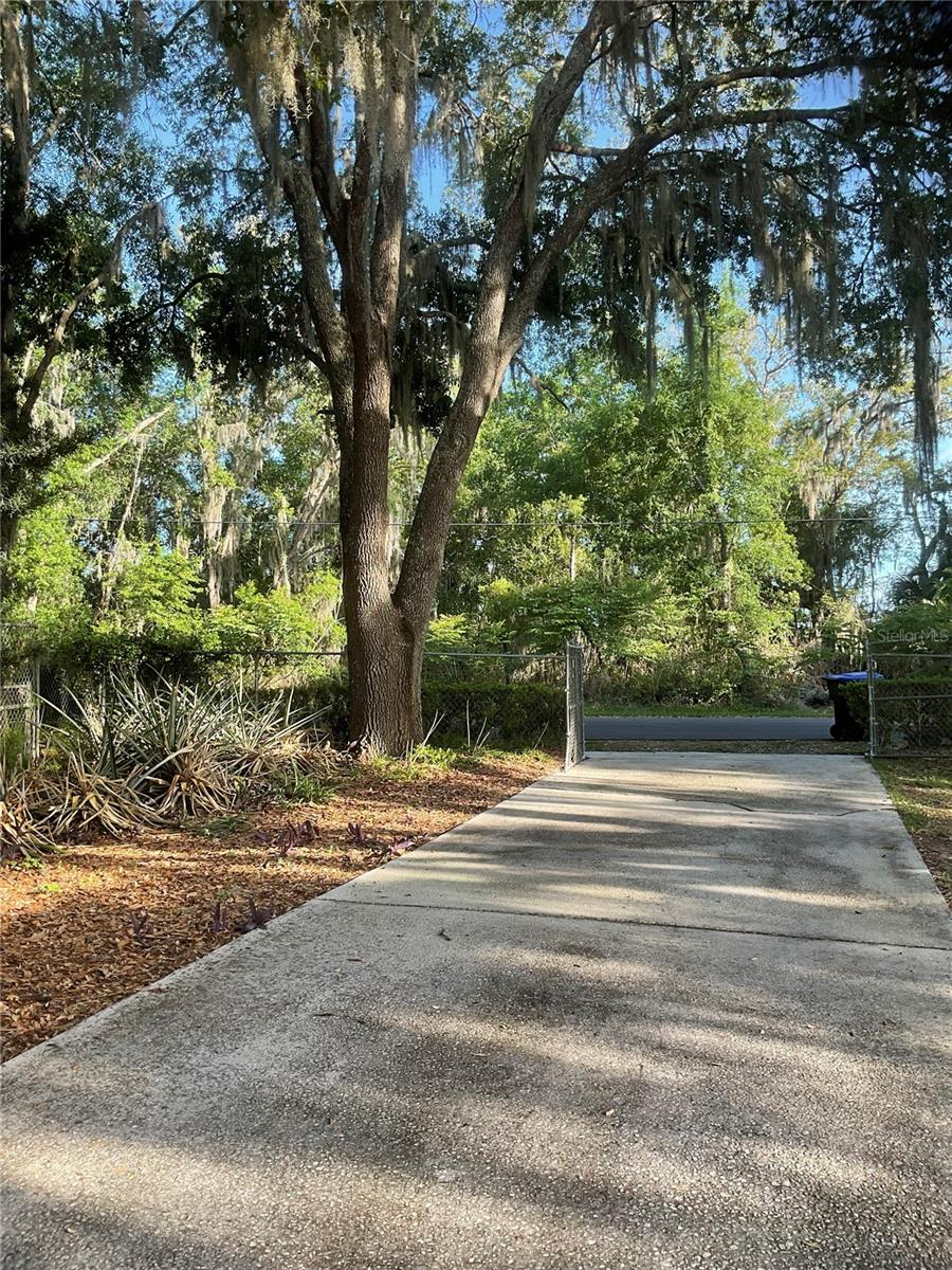 ARROWHEAD LAKES - Residential