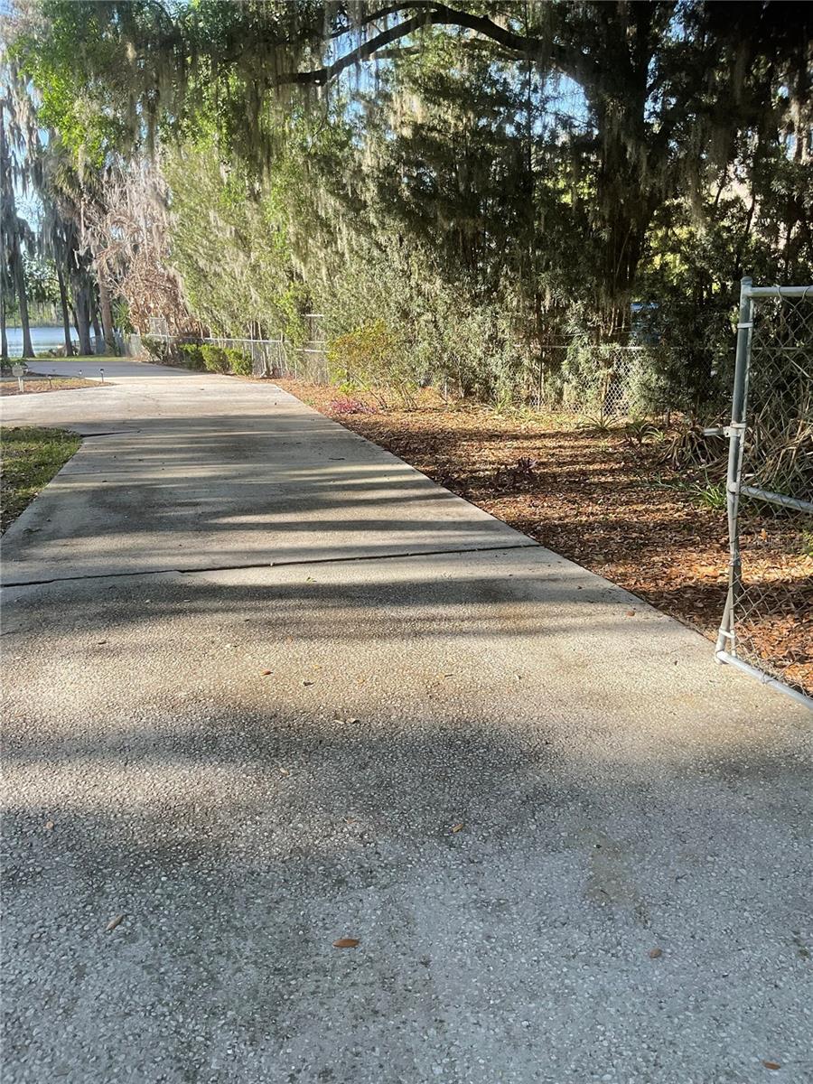 ARROWHEAD LAKES - Residential