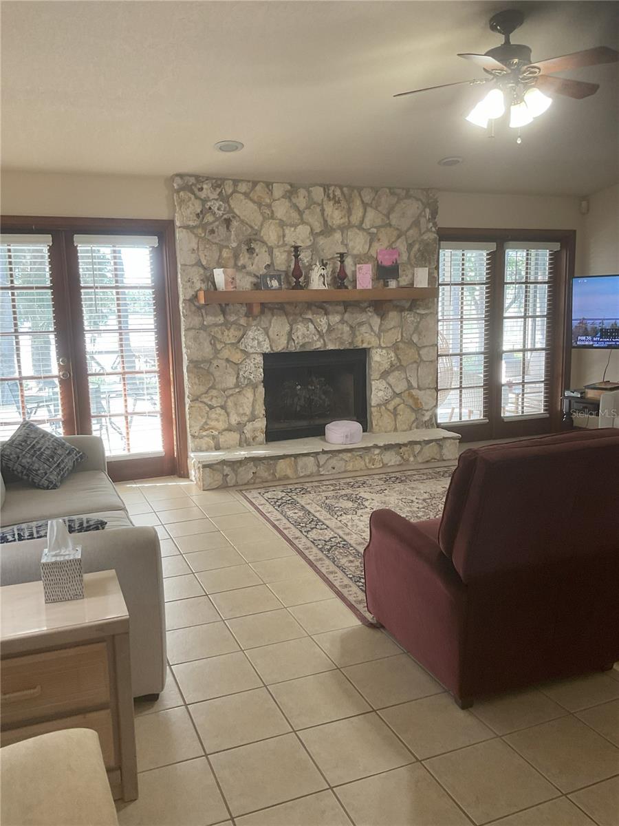 ARROWHEAD LAKES - Residential