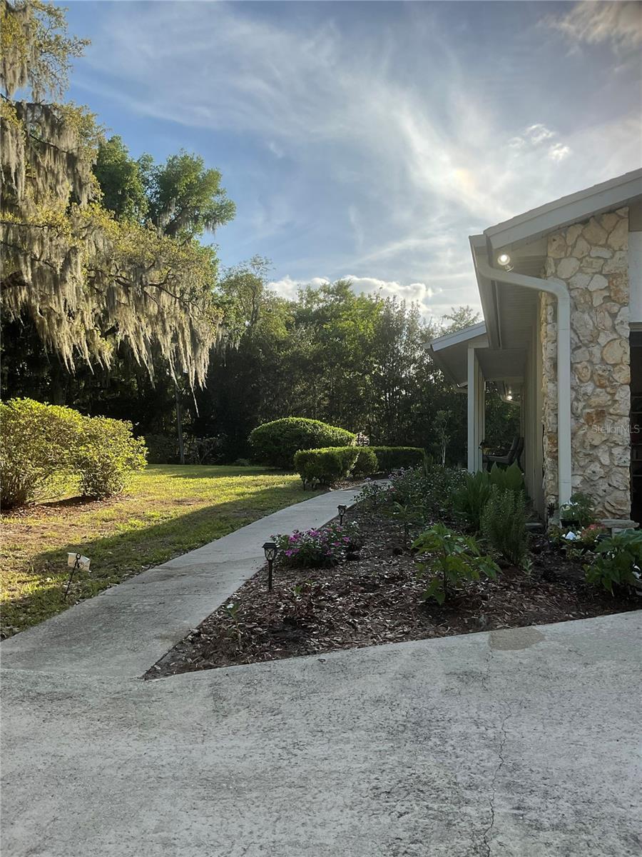 ARROWHEAD LAKES - Residential