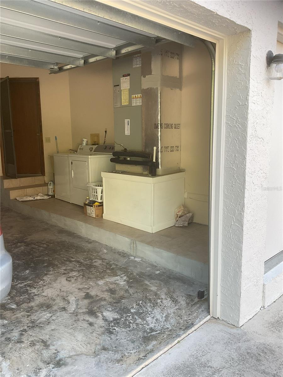 ARROWHEAD LAKES - Residential