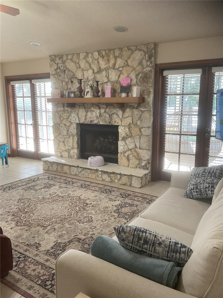 ARROWHEAD LAKES - Residential