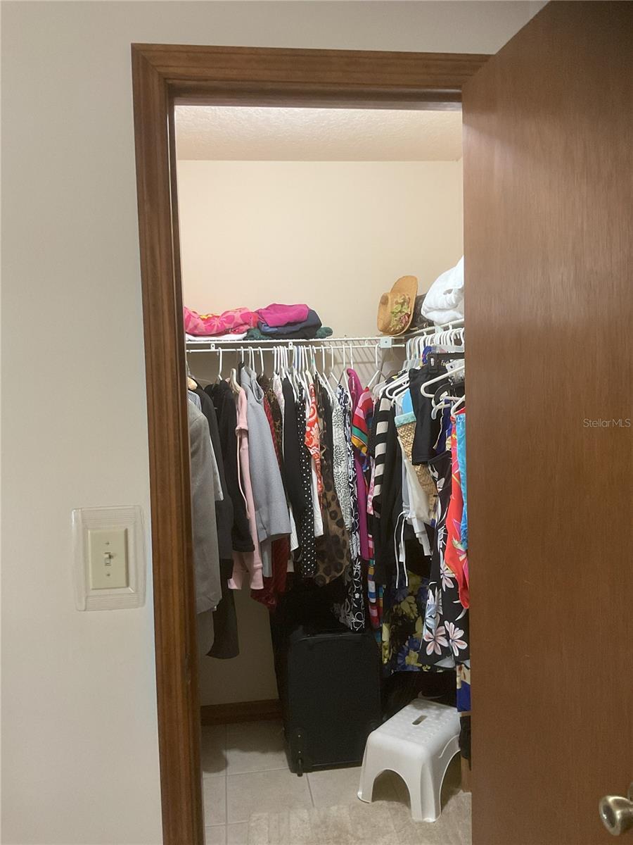 ARROWHEAD LAKES - Residential