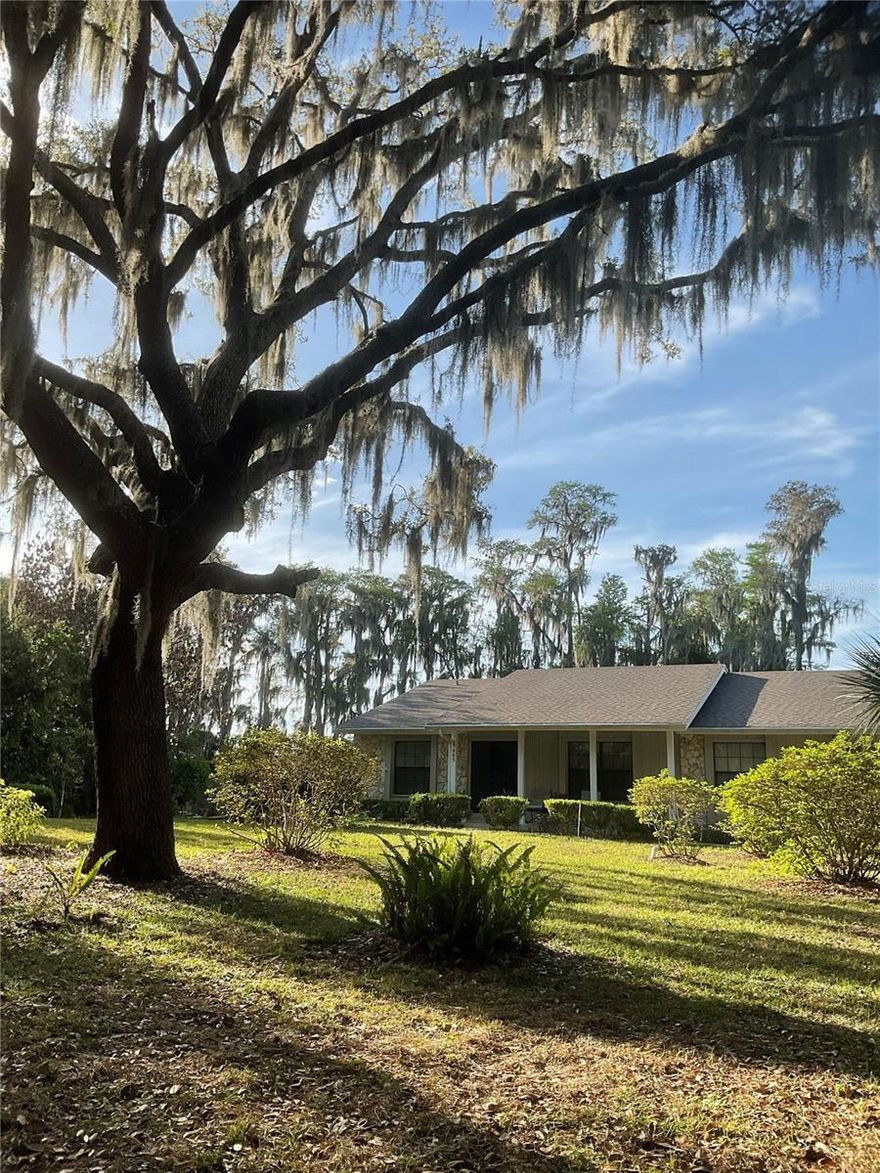 Florida lake front charm. 11 minutes to Disney World. Pristine spring fed lake. A2 zoning. A+ schools. No HOA long term and short term allowed. Nice layout inside out, established neighborhood. Major updates have been done within the last 10 years. Please see realtor remarks for details or call the listing agent. 

Move in ready, cosmetic updates would be the icing on the cake.